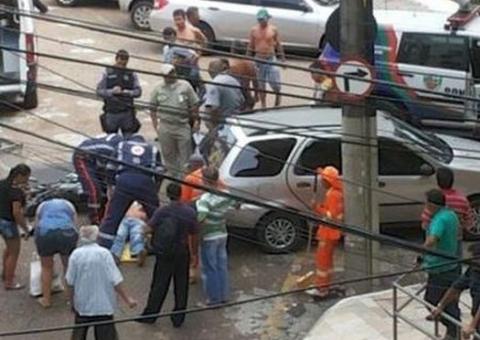 Moto com reboque atropelada por carro